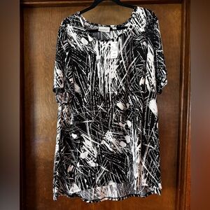 Avenue Abstract Black and White Blouse NWT
